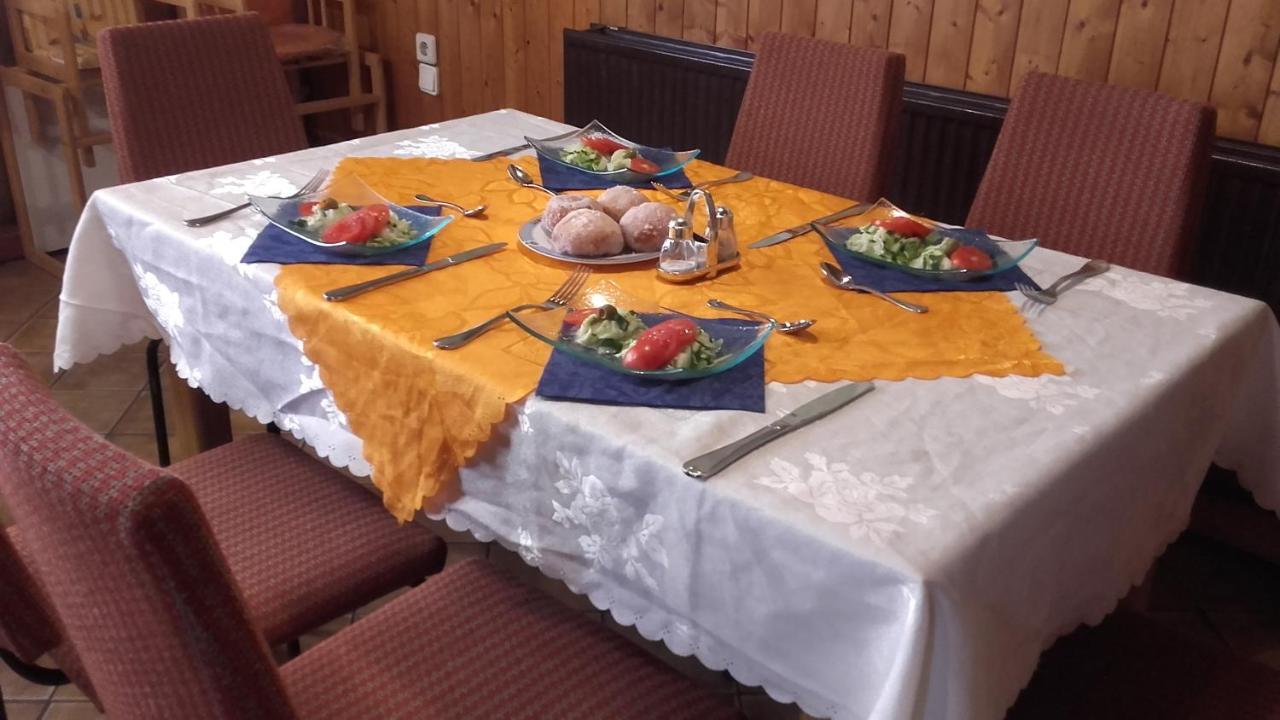 Restaurant Pension Lubusch Gahro エクステリア 写真